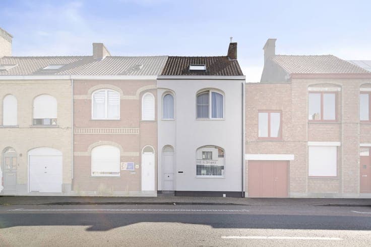Spacious 3 bedroom townhouse with large garden in Veurne