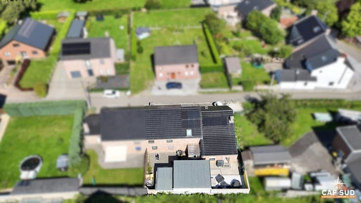 Semi-detached property with 3 apartment