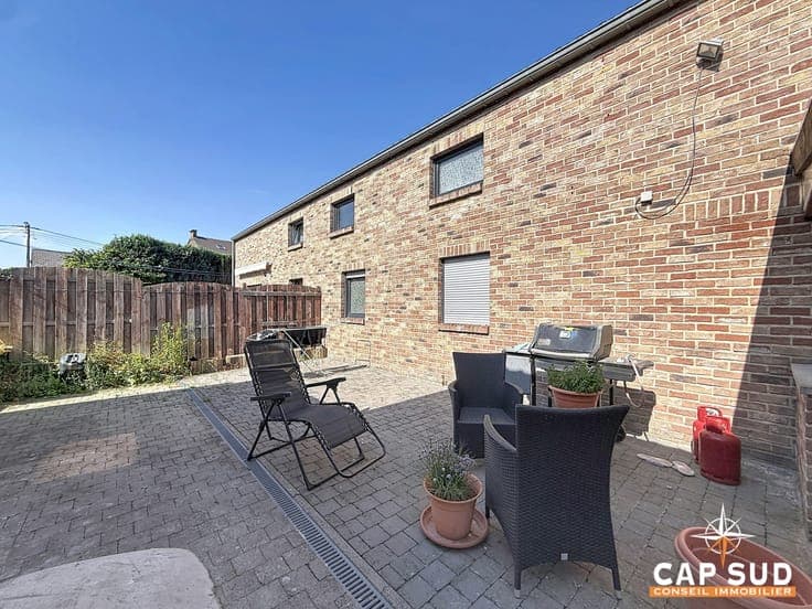Semi-detached property with 3 apartment