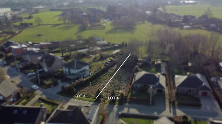 South-oriented Building plot in quiet neighborhood near cent
