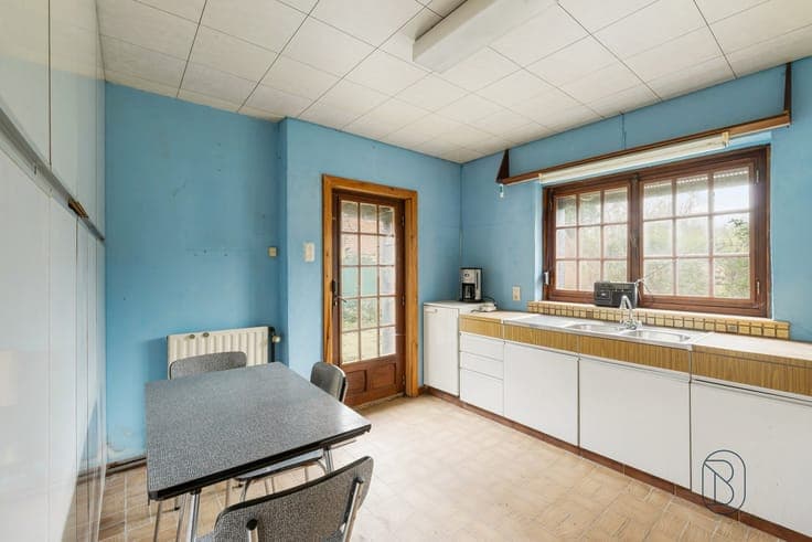 Semi-detached house with garden and garage