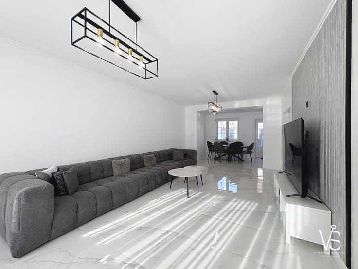 STUNNING CONTEMPORARY 4-BEDROOM HOUSE WITH GARDEN & GARAGE!