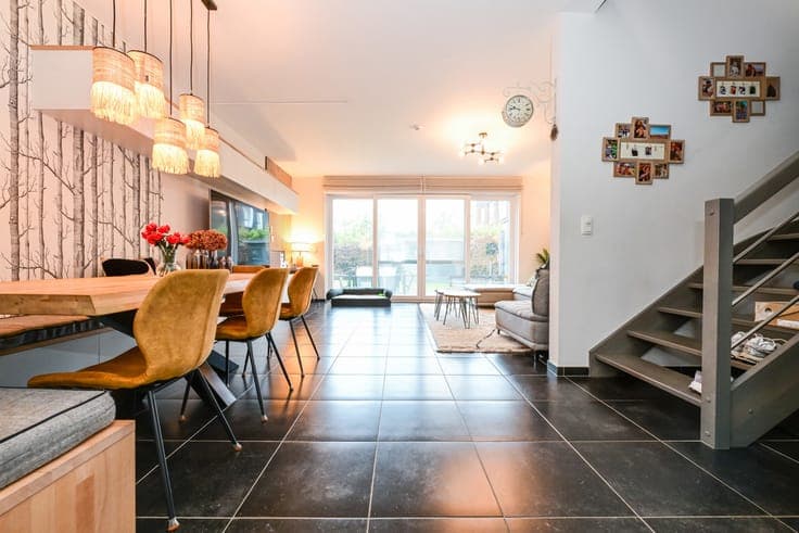 MAGNIFICENT 3-BEDROOM HOUSE WITH GARDEN AND GARAGE