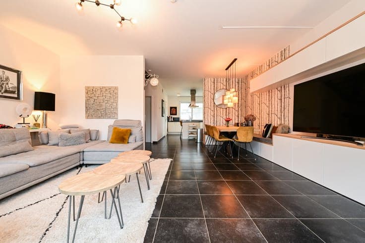 MAGNIFICENT 3-BEDROOM HOUSE WITH GARDEN AND GARAGE