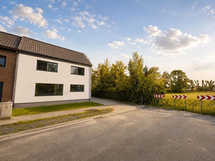 Fully Renovated Home with Large Garden in Nerem
