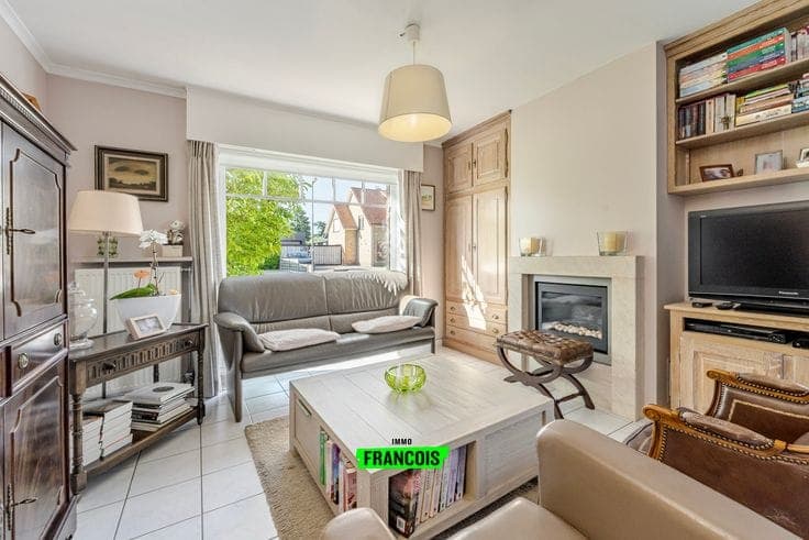 Spacious semi-detached home on a 715 m² plot in a quiet res…