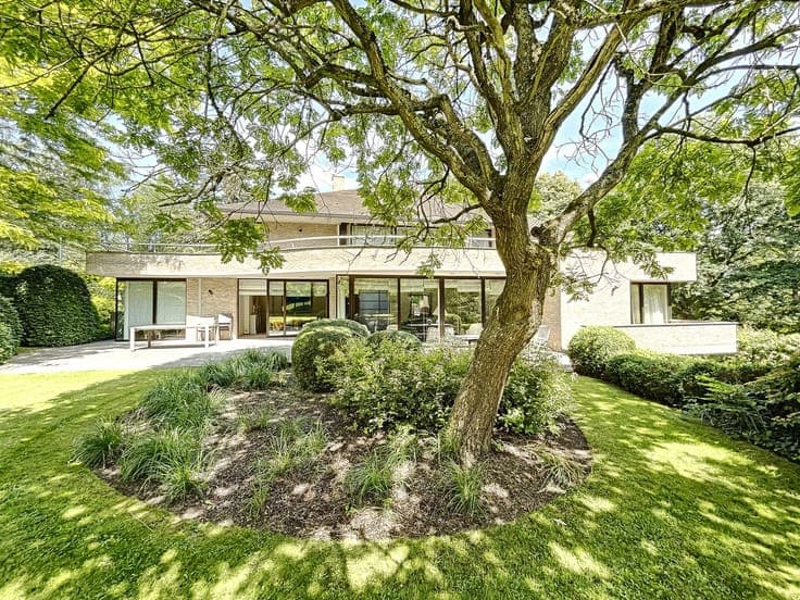 Exceptional property on a 28-acre land