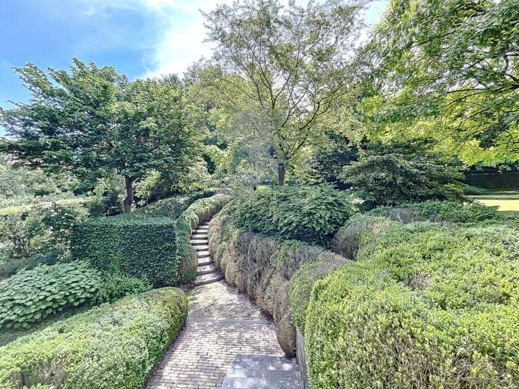 Exceptional property on a 28-acre land