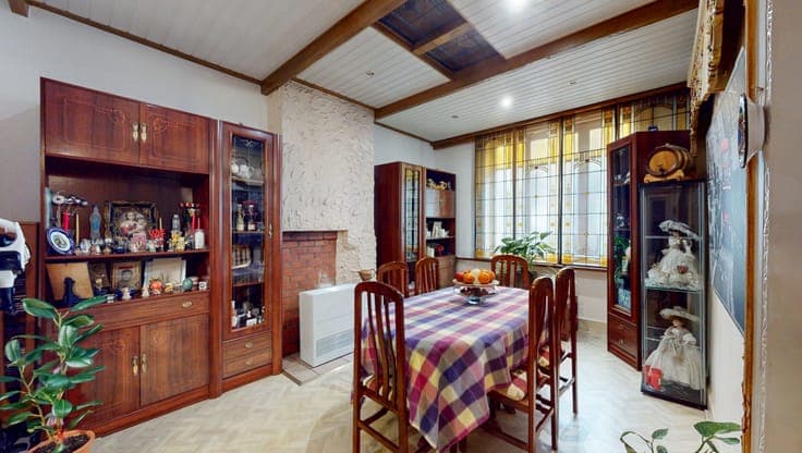 BEAUTIFUL SINGLE-FAMILY HOME TO BE RENOVATED