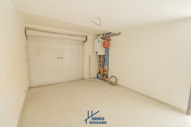 Volledig gerenoveerde woning met 4 slaapkamers te koop te...