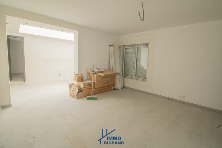 Volledig gerenoveerde woning met 4 slaapkamers te koop te...
