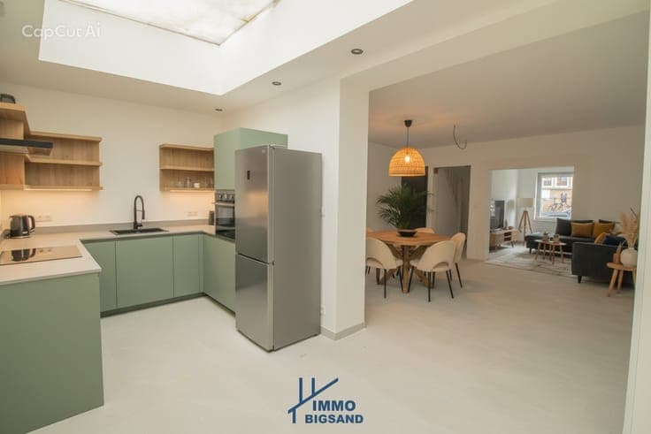 Volledig gerenoveerde woning met 4 slaapkamers te koop te...