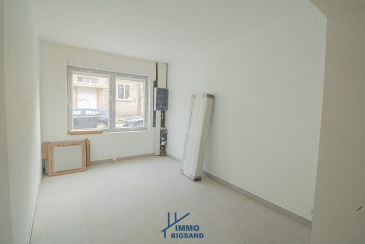 Volledig gerenoveerde woning met 4 slaapkamers te koop te...