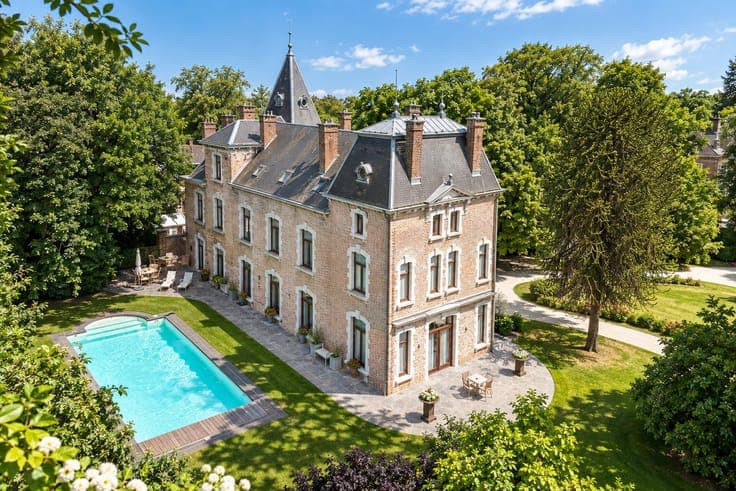 Brussels South Charleroi - Renovated 19th-century château w