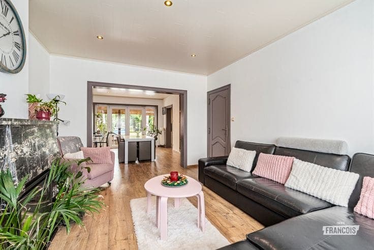 Move-in ready family home with 4 bedrooms, garden and garage