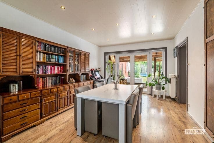Move-in ready family home with 4 bedrooms, garden and garage