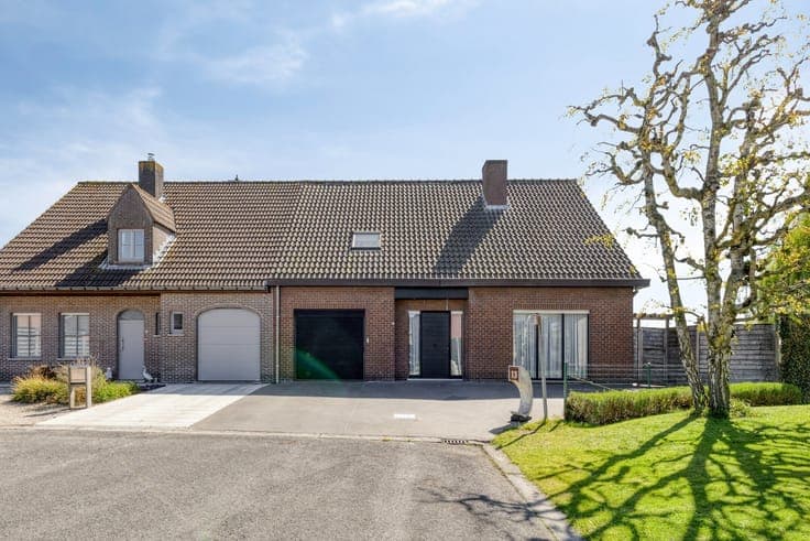 Zeer ruime halfopen woning met zonnige tuin in rustige wo...