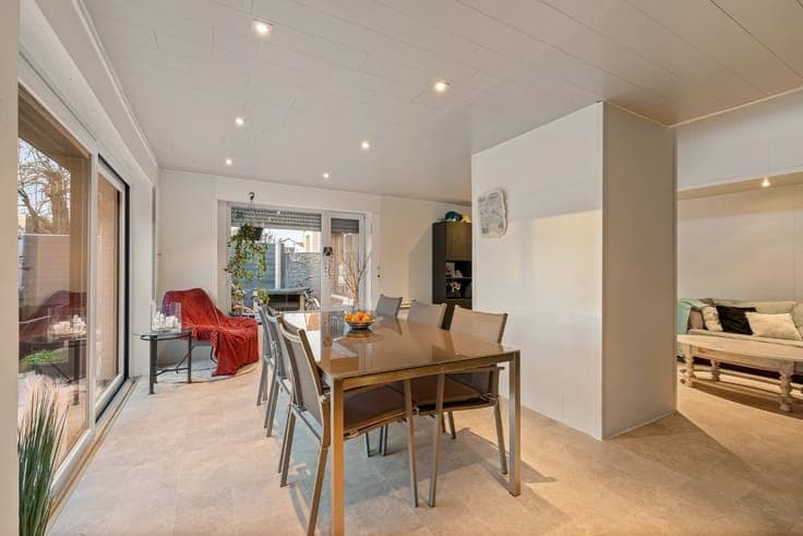 Ready-to-move-in semi-detached house with 5 bedrooms, sunny