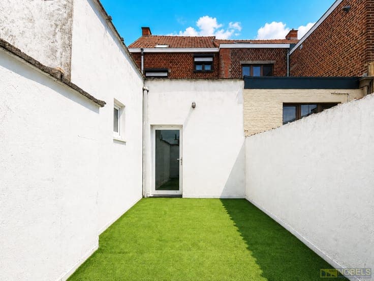 Te koop, solide gezinswoning met 4 slaapkamers en tuin te...