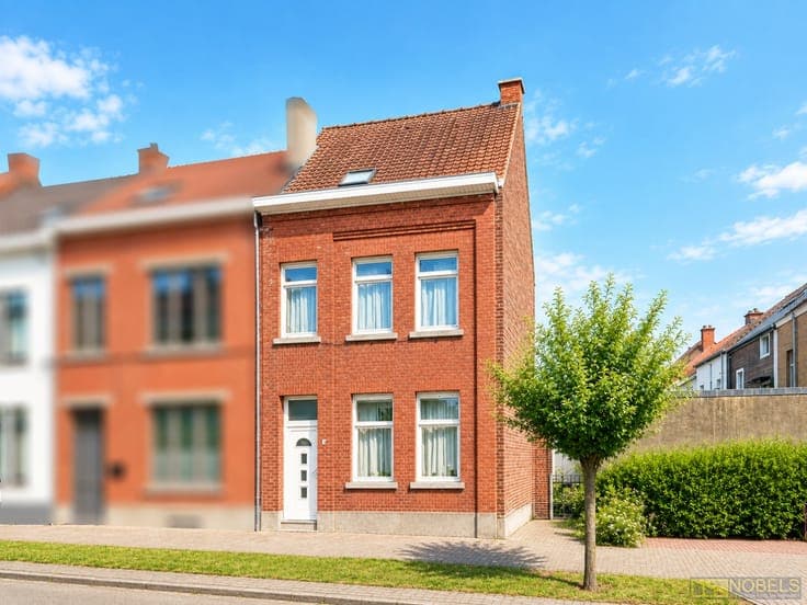 Te koop, solide gezinswoning met 4 slaapkamers en tuin te...