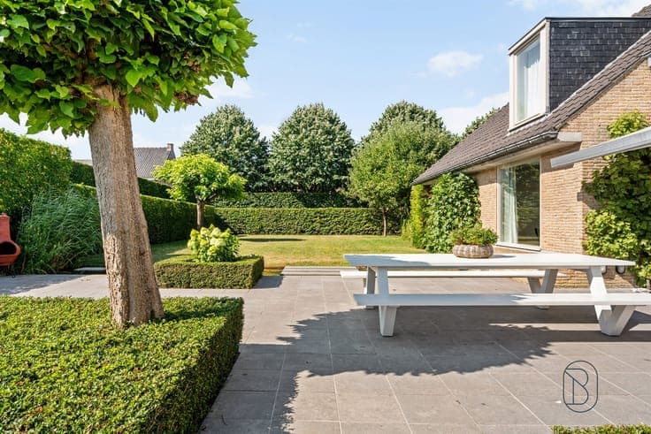 Stijlvolle villa in gegeerde villapark te Waregem.