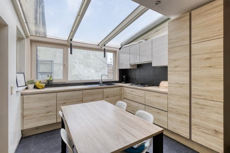 ZEDELGEM: INSTAPKLARE GEZINSWONING MET 5 SLPKS, GARAGE & ...