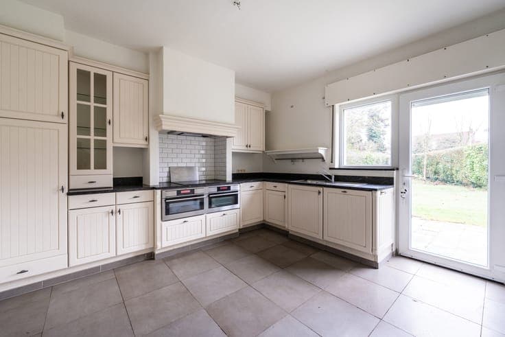 Waterloo – Faubourg, Charming VILLA (5BED/2BATH/GARAGE)