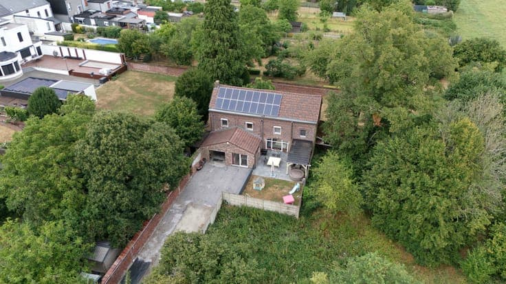 3-Bedroom House with TERRACE, GARDEN & GARAGE