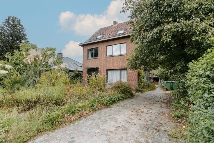 Te renoveren open bebouwing op perceel van 1.536m²