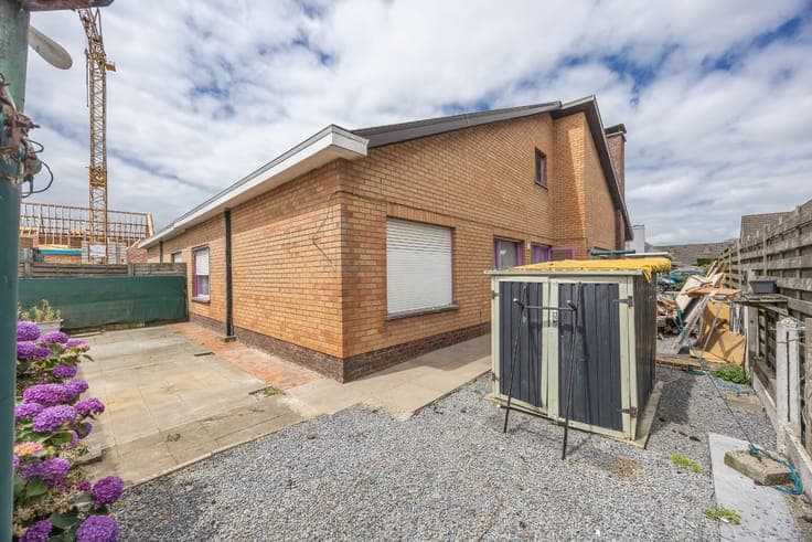 Te renoveren halfopen woning met veel potentieel