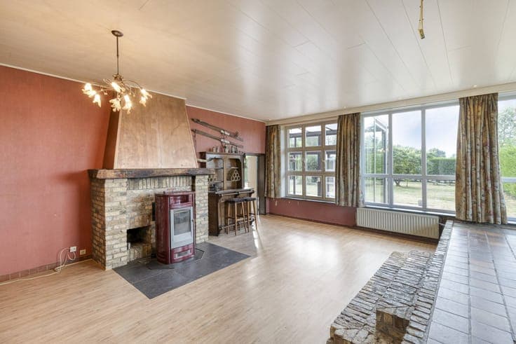 Three-bedroom house for sale with a sunny garden.