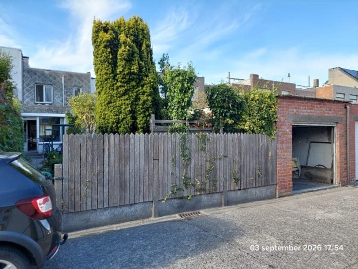 Characterful TERRACED HOUSE + GARAGE and rear access