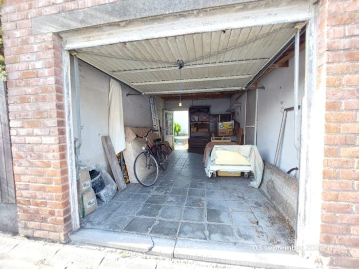 Characterful TERRACED HOUSE + GARAGE and rear access