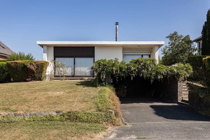 Ground floor villa with garden & garage, near the Muziekbos.