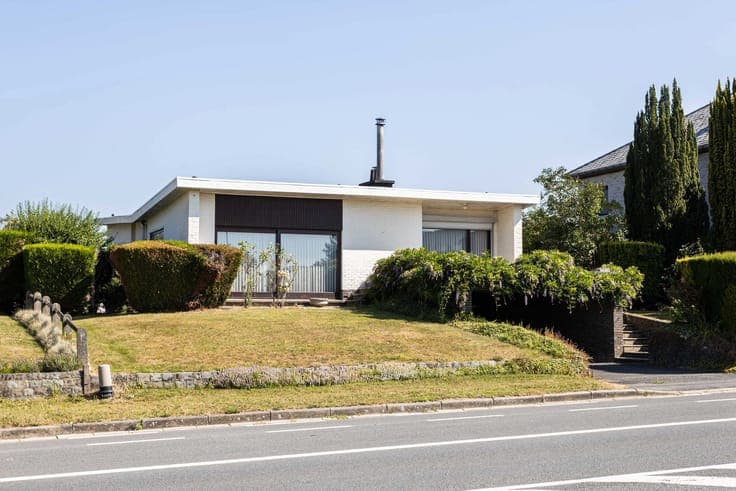 Ground floor villa with garden & garage, near the Muziekbos.