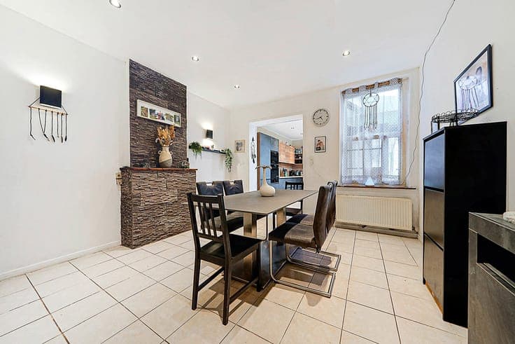 Large family home with up to 5 bedrooms!