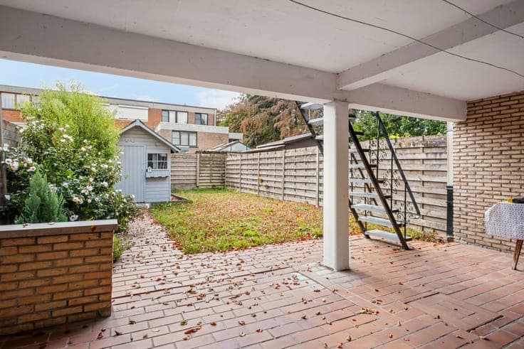 Op te frissen bel-etage op gunstige locatie in Sint-Michiels