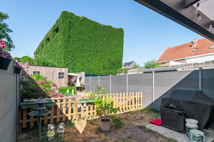Instapklare woning met 4 slaapkamers, garage en tuin te Niel