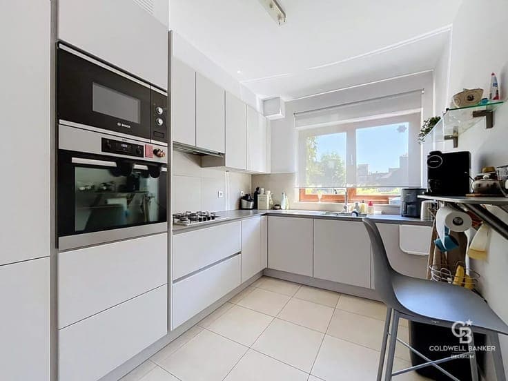 5-bedroom house with elevated ground floor and garden