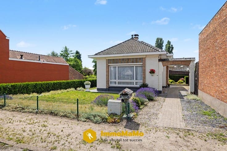 TE RENOVEREN WONING MET POTENTIEEL - TE KOOP IN WACHTEBEKE
