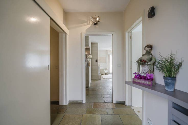 Single storey house with hangard/hobby room in Marke