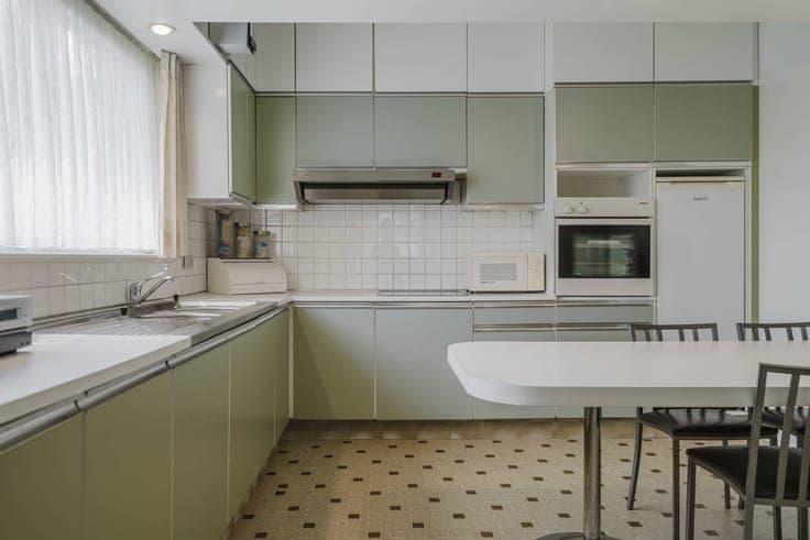 Single storey house with hangard/hobby room in Marke