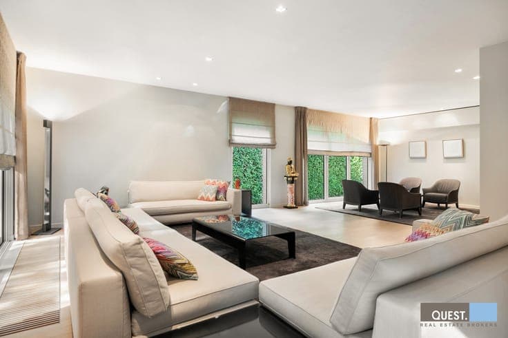 Spacious luxurious villa with lift in a prime-location