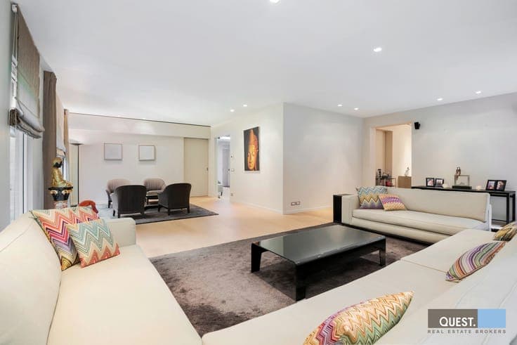 Spacious luxurious villa with lift in a prime-location