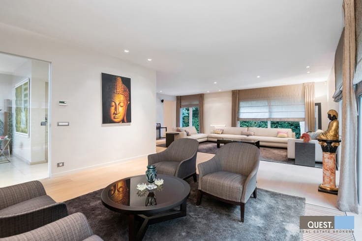 Spacious luxurious villa with lift in a prime-location