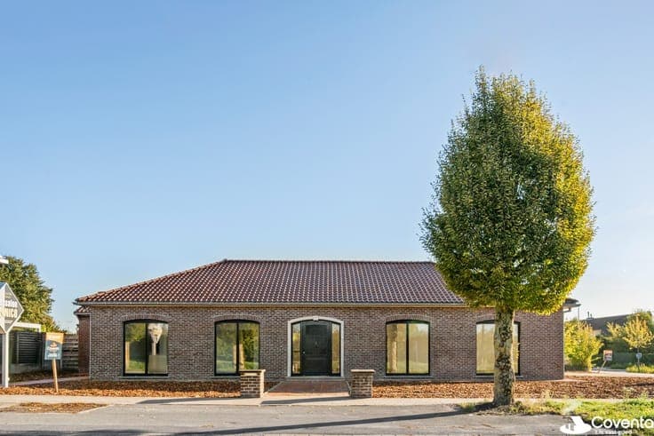 Villa te koop in Dadizele – grondig gerenoveerd en verder...