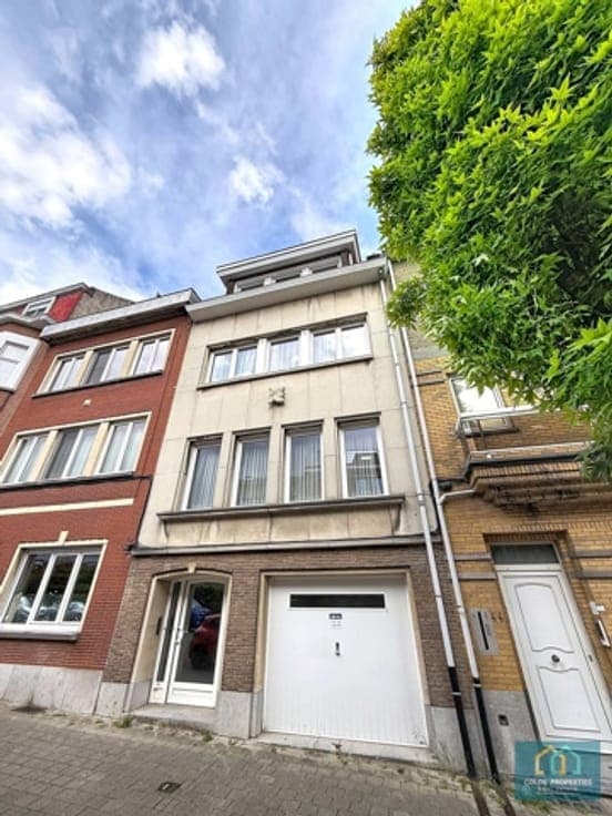 splendid house(250m2)and garden(80m2), in need of renovation
