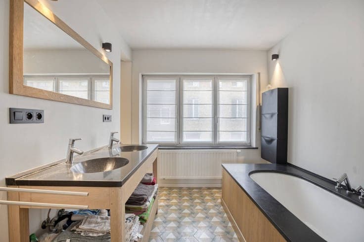 Spacious family home with sunny garden near the center of Yp