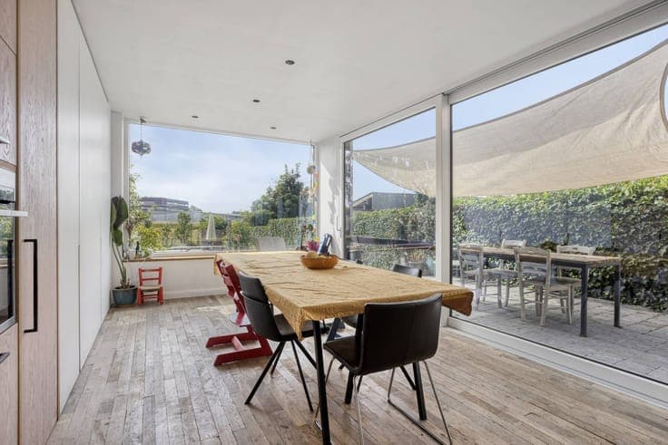 Spacious family home with sunny garden near the center of Yp