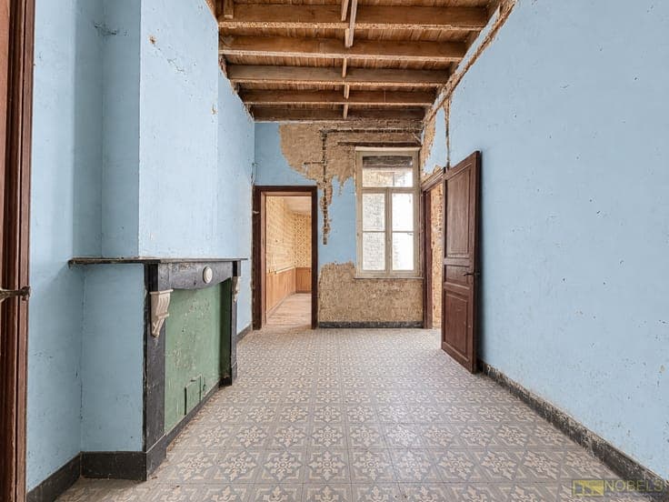 Te koop, Te renoveren stadswoning met tuin aan het statio...